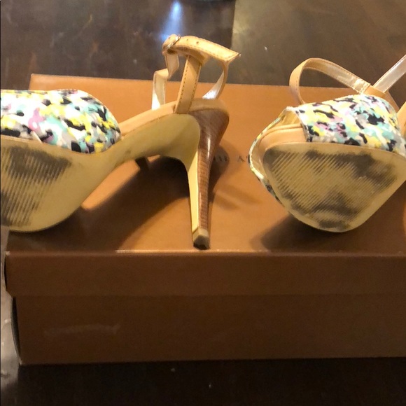 Audrey Brooke Stylish Floral Sandals - Picture 5 of 5